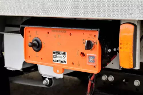 Hire Truck with 750kg Tail Lift