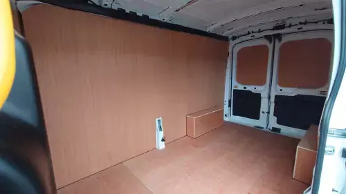 Hire Truck with 750kg Tail Lift